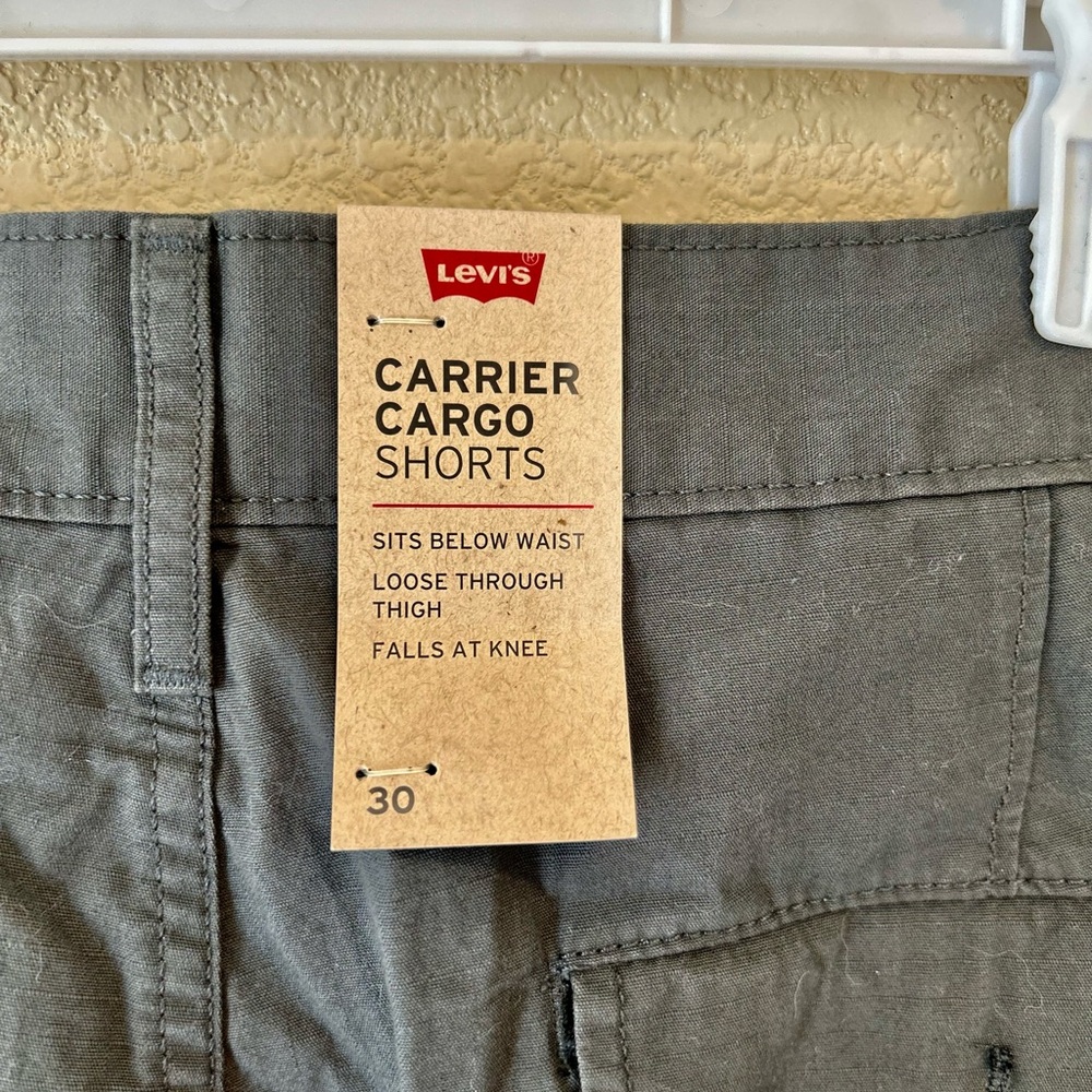 Levi's NWT Black Carrier Cargo Shorts for Men Size 30 - Picture 4 of 9